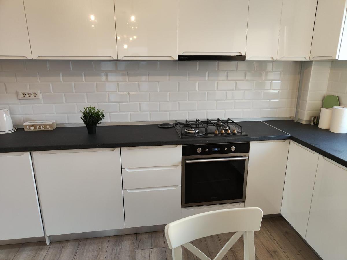 2 Rooms Apartment I Love Tea Bukares Bagian luar foto